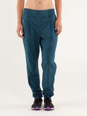Lululemon Run With Rover Pant size 4